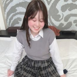 FC2-PPV-4903657 【18歳】リアル18歳の色白マシュマロボディを包む制服姿。ナカダシ密会映像。