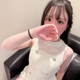 FC2-PPV-4937297 「下着だけって言ったのぃ…」黒髪清楚系が金に釣られて即尺＆生挿入！膣内はダメって拒否したのに中出しされた激チョロ素人モデルの個撮体験